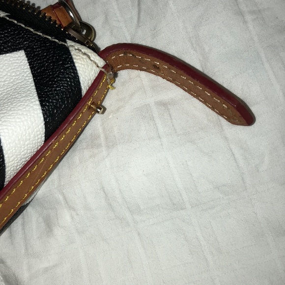 Dooney & Bourke - Picture 5 of 6